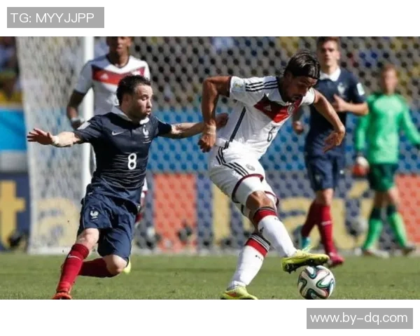 足球球星身高对比分析 哪些球员被认为身高较矮但依然叱诧绿茵场